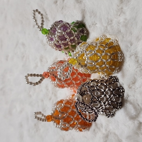 VINTAGE ASSORTMENT OF CHRISTMAS ORNAMENTS 🎄 - Picture 7 of 9